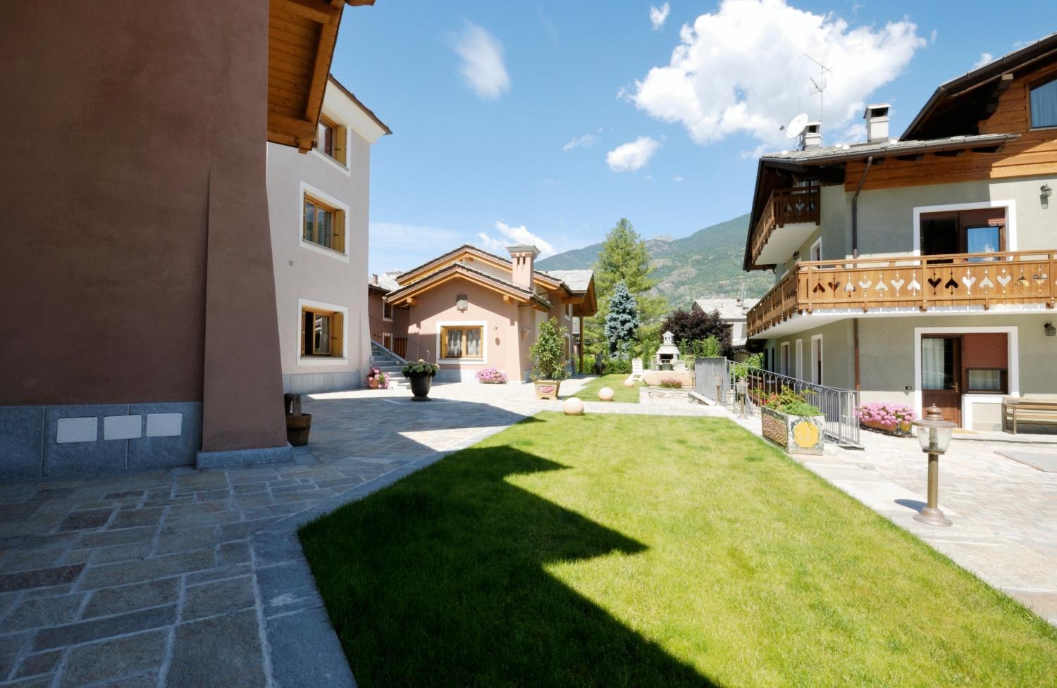 Au Petit Chevrot Aparthotel Cerise Exterior photo